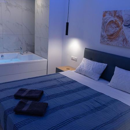 Athens Jacuzzi Apartment ภายนอก รูปภาพ