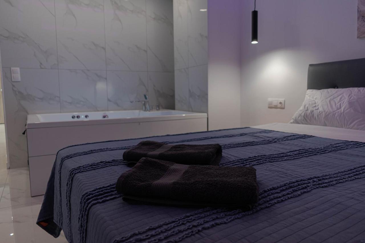 Athens Jacuzzi Apartment ภายนอก รูปภาพ
